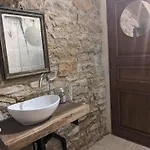 Manoir Du Boscau, Louis Ix Apartment